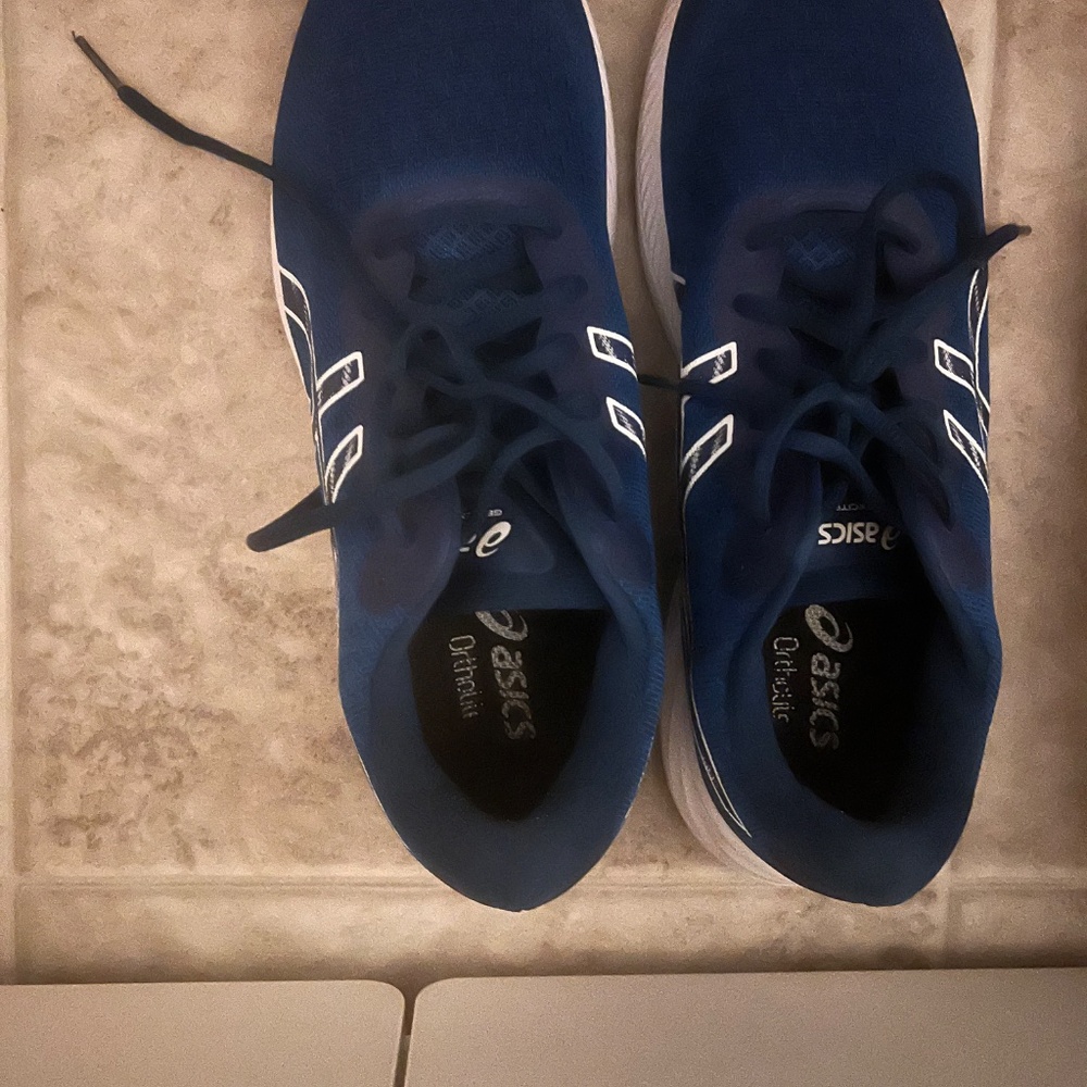 ASICS - Picture 4 of 4